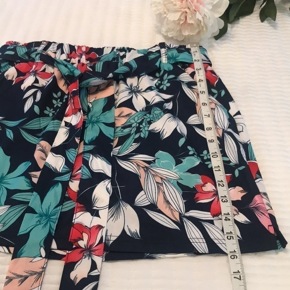 NWT St. John’s Bay Tropical Floral Skort